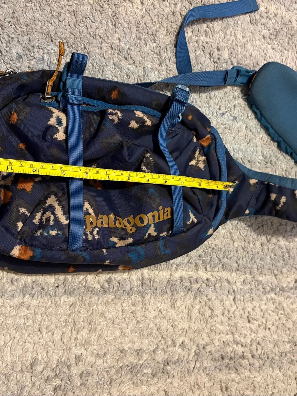 Patagonia Atom Sling 8L Bag Crossbody Backpack Blue Ikat Geo Print Hiking Travel